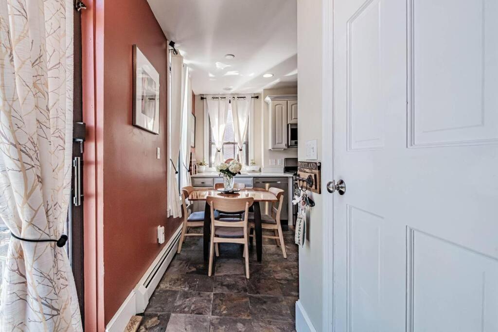 Historic Corner Apartment With Patio & Off Street Parking Portland Exterior foto