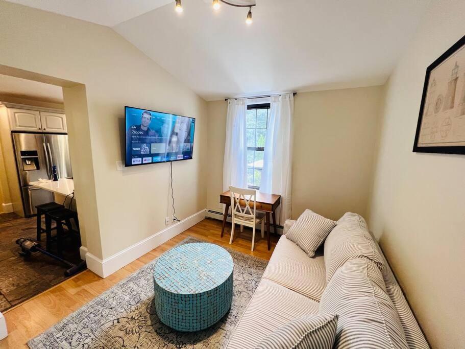 Historic Corner Apartment With Patio & Off Street Parking Portland Exterior foto