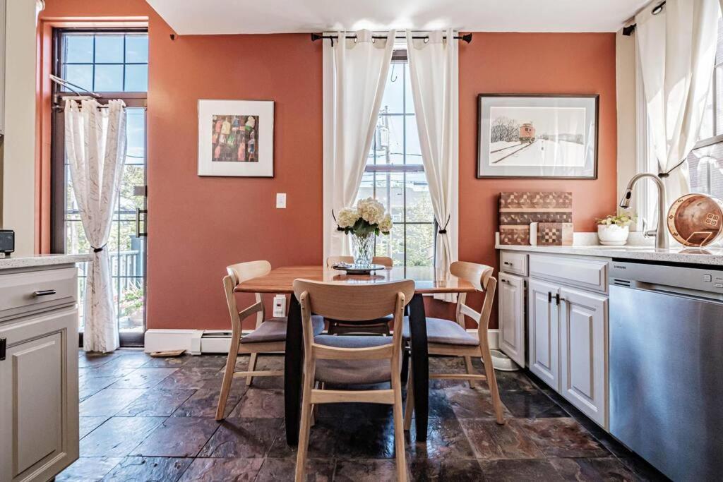 Historic Corner Apartment With Patio & Off Street Parking Portland Exterior foto